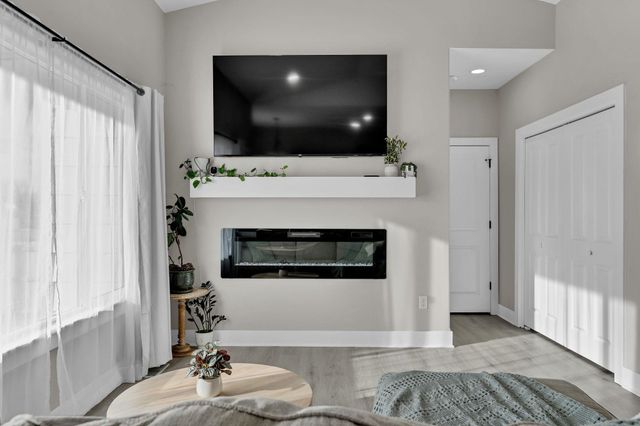 725 N Wakefield Ave, Valley Center, KS 67147