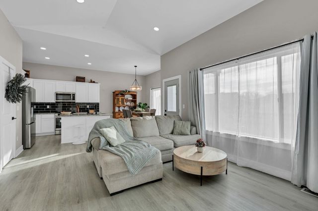 725 N Wakefield Ave, Valley Center, KS 67147