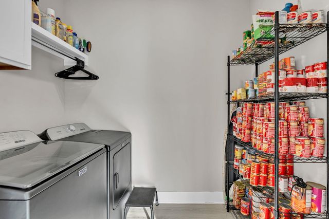 725 N Wakefield Ave, Valley Center, KS 67147