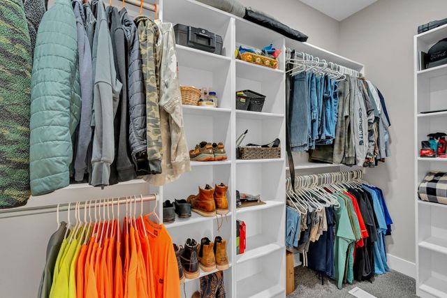 725 N Wakefield Ave, Valley Center, KS 67147