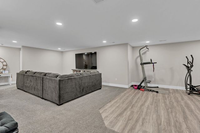 725 N Wakefield Ave, Valley Center, KS 67147