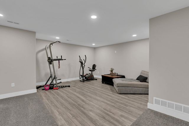 725 N Wakefield Ave, Valley Center, KS 67147