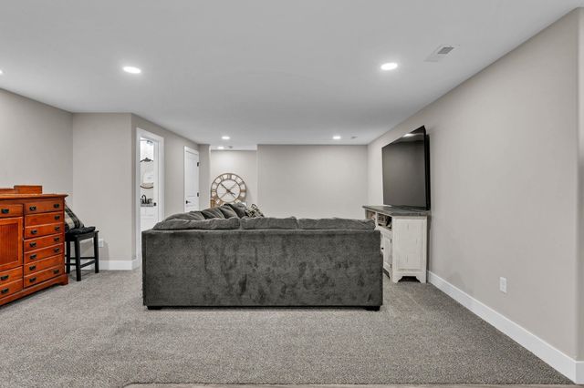 725 N Wakefield Ave, Valley Center, KS 67147