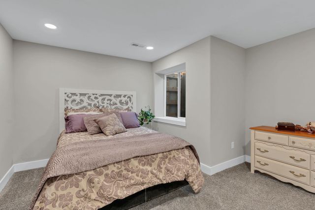 725 N Wakefield Ave, Valley Center, KS 67147