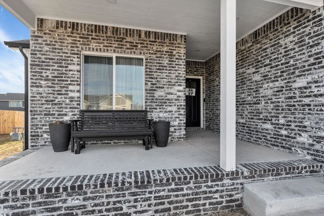 725 N Wakefield Ave, Valley Center, KS 67147