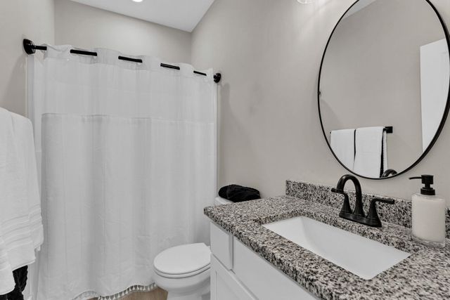 725 N Wakefield Ave, Valley Center, KS 67147