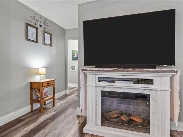 40 Long Point Rd, Linden, TN 37096