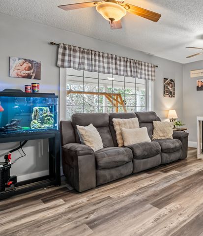 40 Long Point Rd, Linden, TN 37096