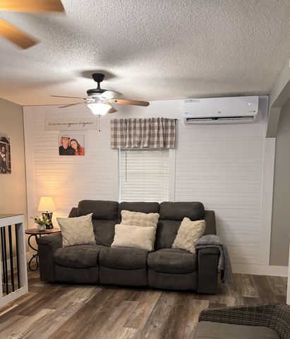 40 Long Point Rd, Linden, TN 37096