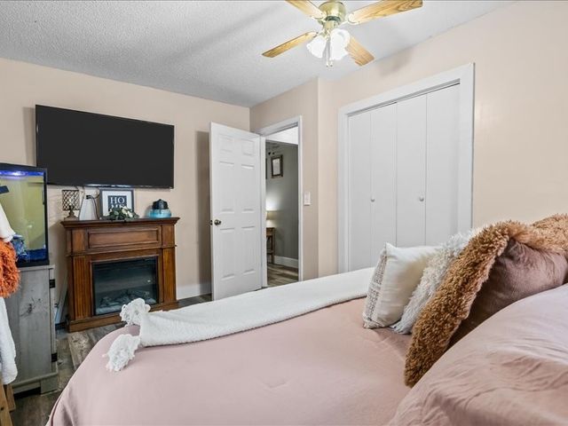 40 Long Point Rd, Linden, TN 37096