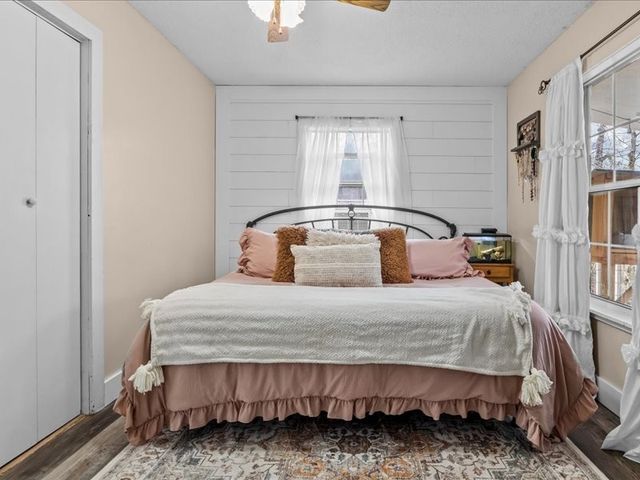 40 Long Point Rd, Linden, TN 37096