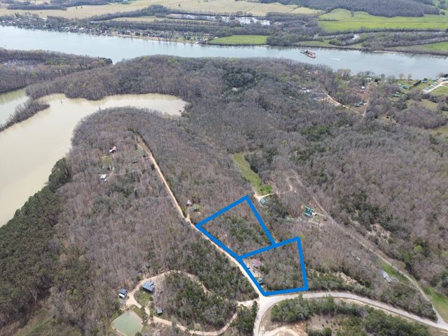 40 Long Point Rd, Linden, TN 37096