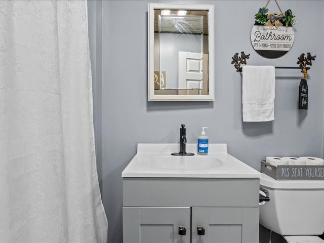 40 Long Point Rd, Linden, TN 37096