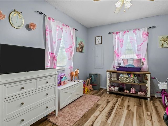 40 Long Point Rd, Linden, TN 37096