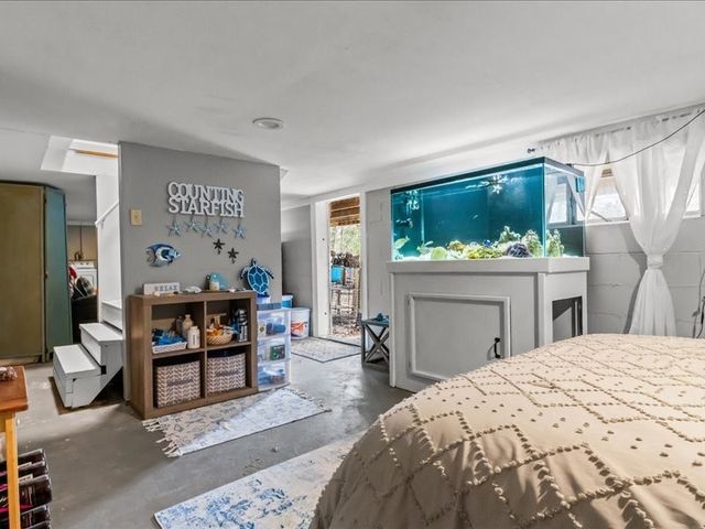 40 Long Point Rd, Linden, TN 37096