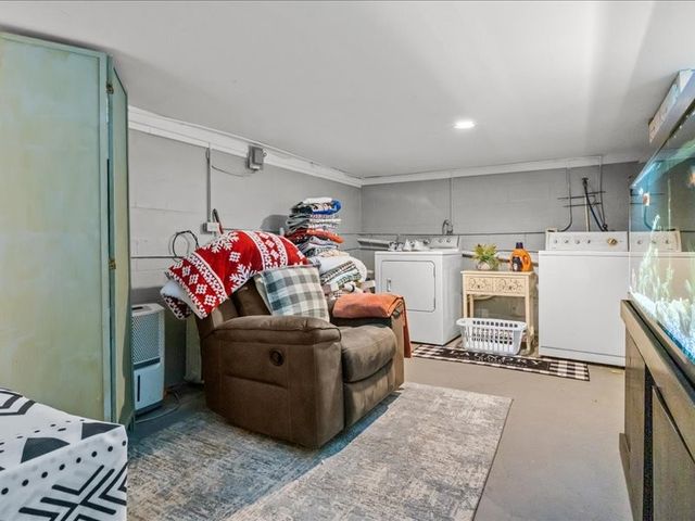 40 Long Point Rd, Linden, TN 37096