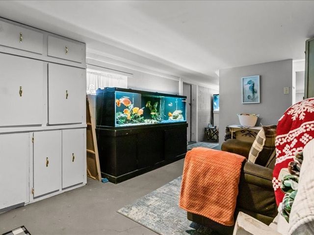 40 Long Point Rd, Linden, TN 37096