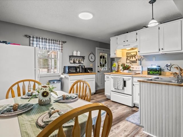 40 Long Point Rd, Linden, TN 37096