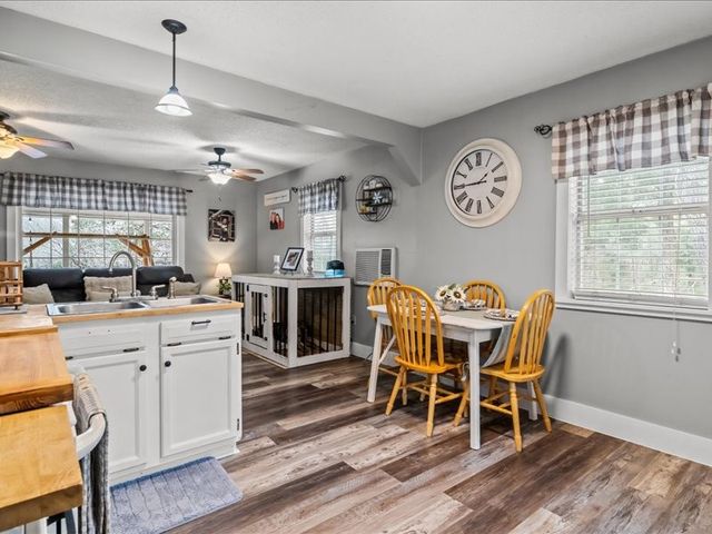 40 Long Point Rd, Linden, TN 37096