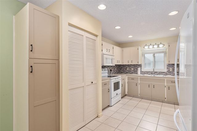 8841 SW 91ST STREET B, Ocala, FL 34481