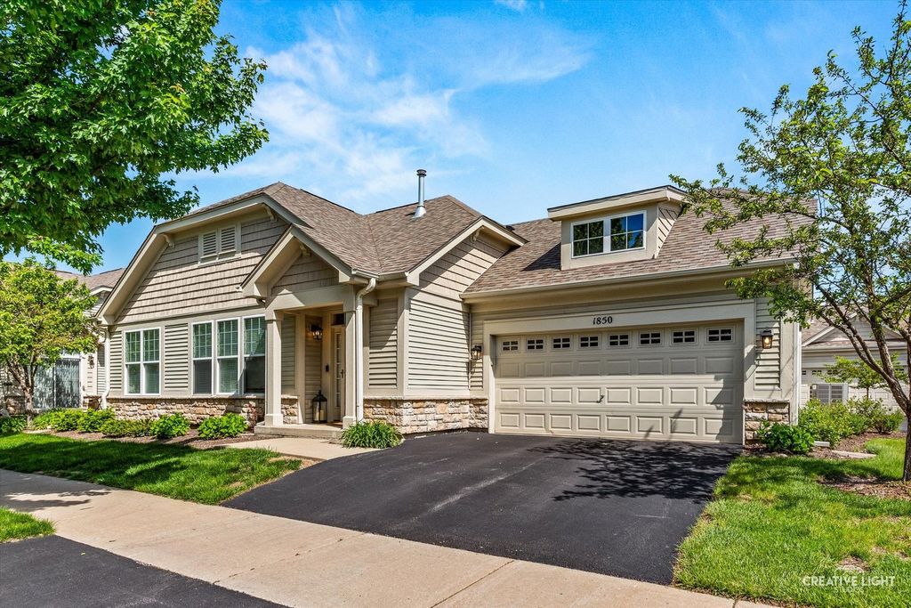 Image 2 of property listing at 1850 FOXRIDGE Court, Aurora, IL 60502