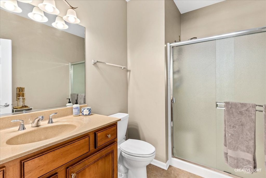 Image 15 of property listing at 1850 FOXRIDGE Court, Aurora, IL 60502