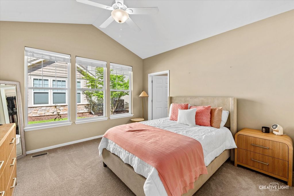 Image 16 of property listing at 1850 FOXRIDGE Court, Aurora, IL 60502