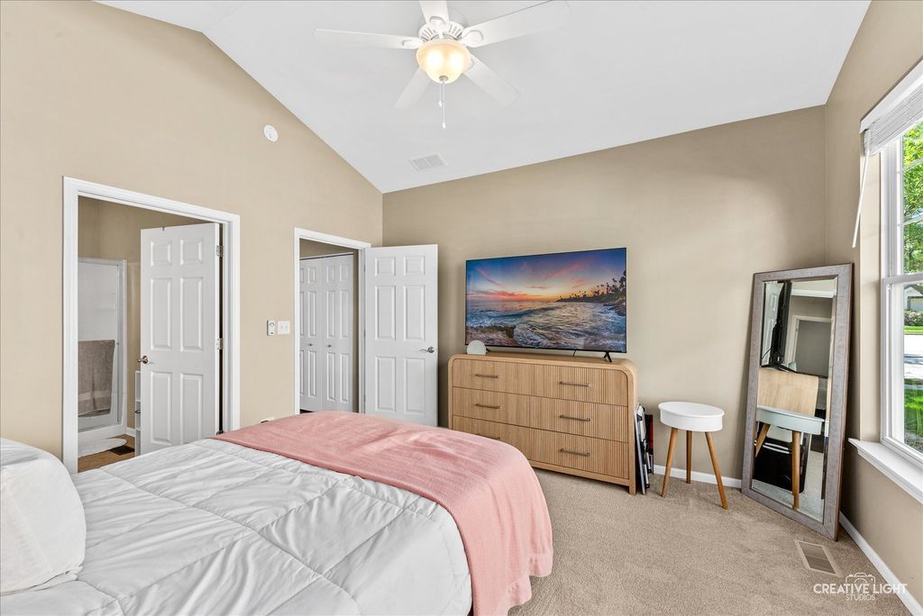 Image 18 of property listing at 1850 FOXRIDGE Court, Aurora, IL 60502
