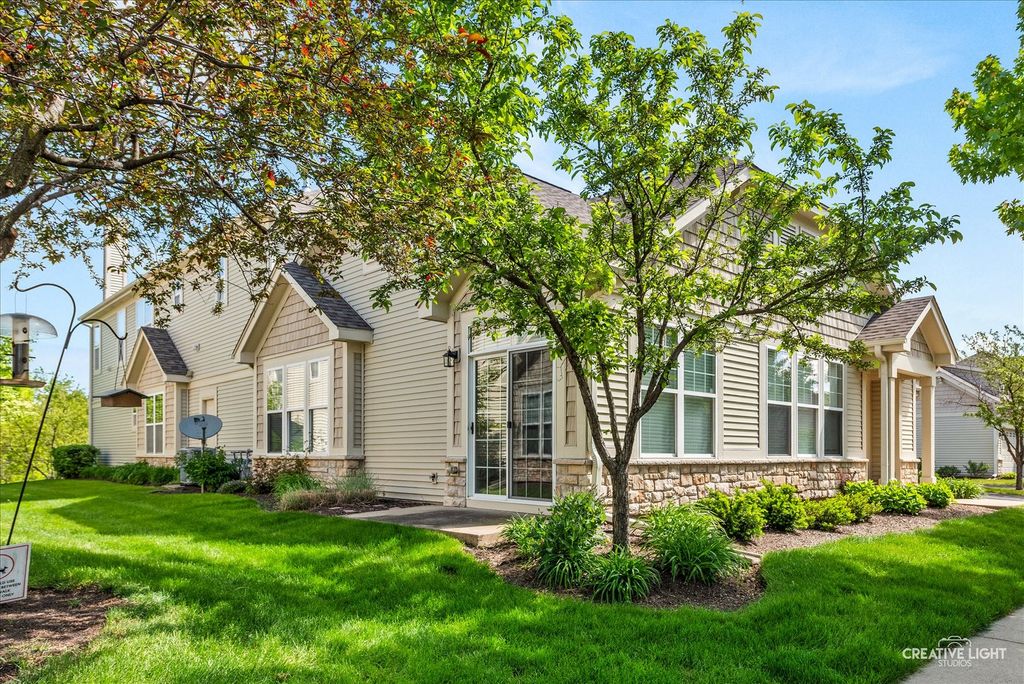 Image 24 of property listing at 1850 FOXRIDGE Court, Aurora, IL 60502