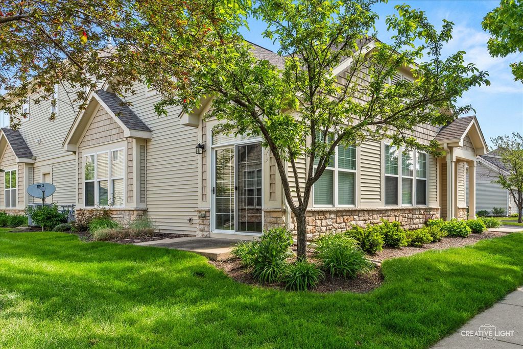 Image 25 of property listing at 1850 FOXRIDGE Court, Aurora, IL 60502