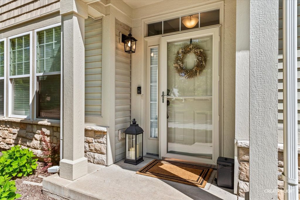 Image 4 of property listing at 1850 FOXRIDGE Court, Aurora, IL 60502