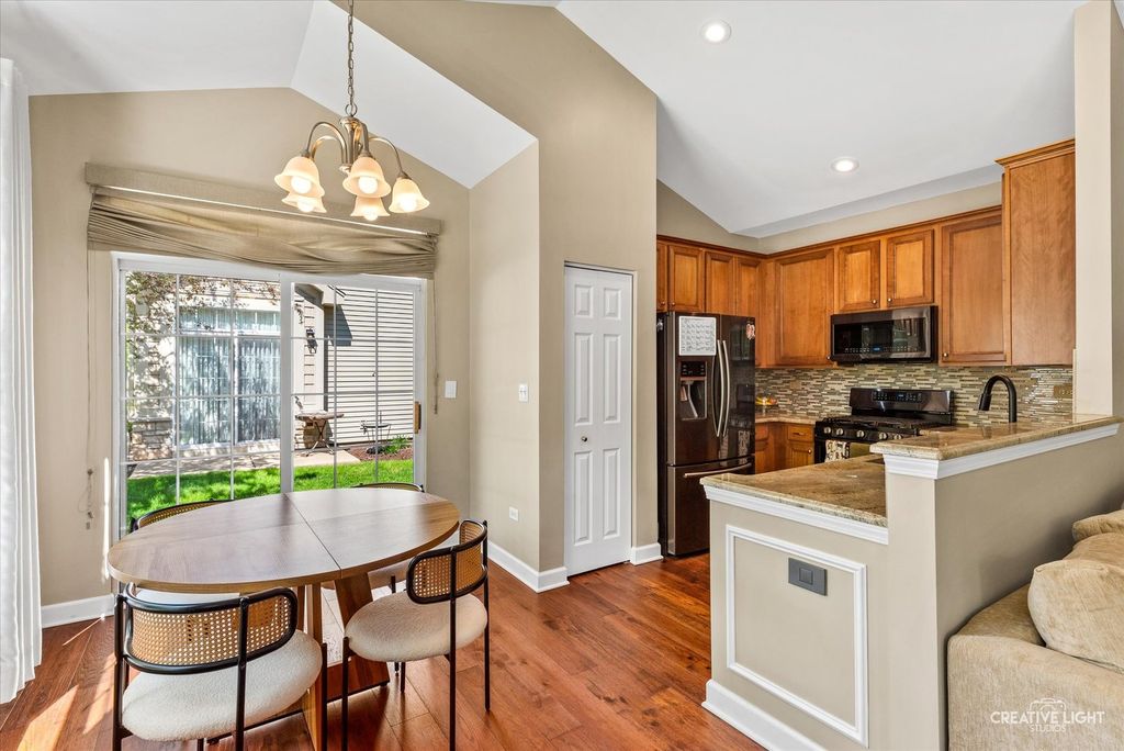 Image 5 of property listing at 1850 FOXRIDGE Court, Aurora, IL 60502