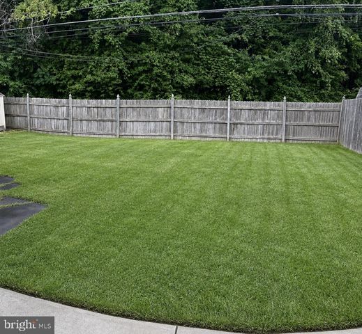 2515 WOODLAWN DR, Bristol, PA 19007