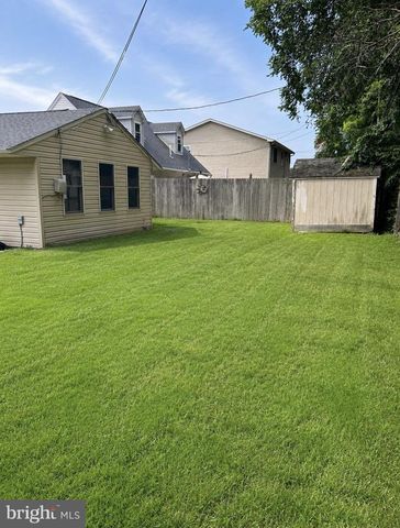 2515 WOODLAWN DR, Bristol, PA 19007
