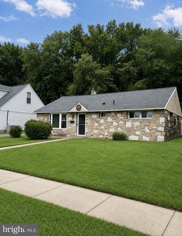 2515 WOODLAWN DR, Bristol, PA 19007