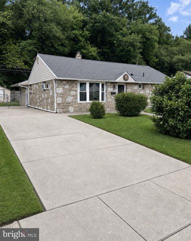 2515 WOODLAWN DR, Bristol, PA 19007