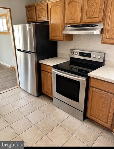 2515 WOODLAWN DR, Bristol, PA 19007