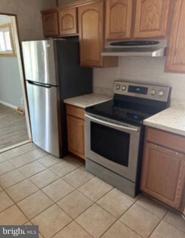 2515 WOODLAWN DR, Bristol, PA 19007
