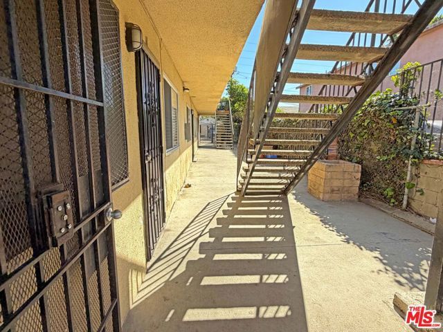 1130 W 97th Street, Los Angeles, CA 90044