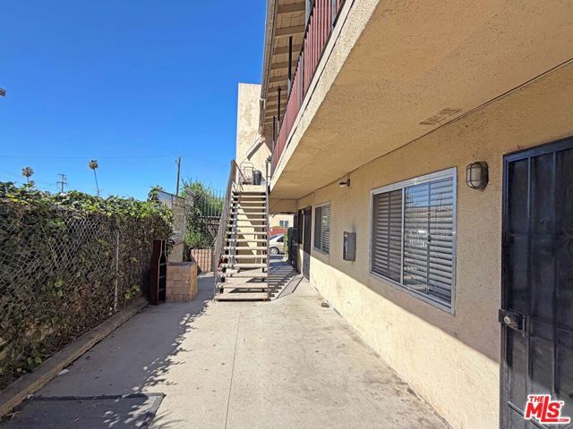 1130 W 97th Street, Los Angeles, CA 90044