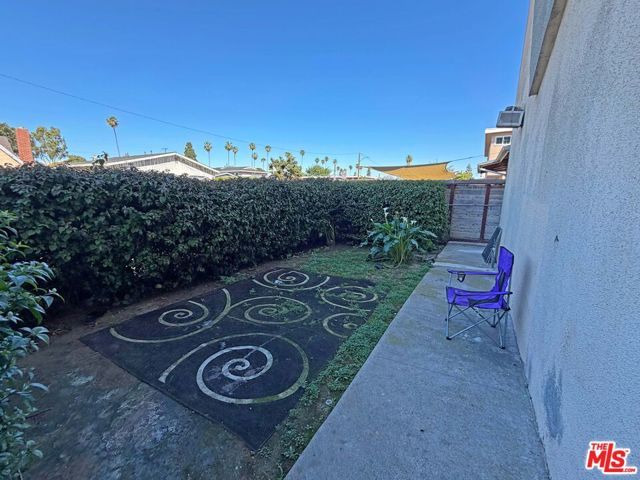 1130 W 97th Street, Los Angeles, CA 90044