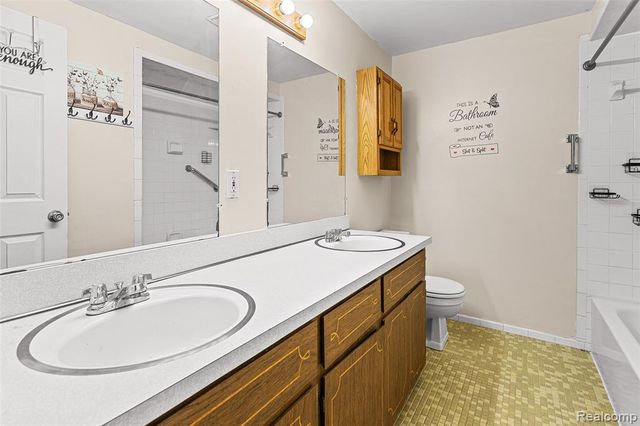 14962 El Dorado Terrace, Warren, MI 48088