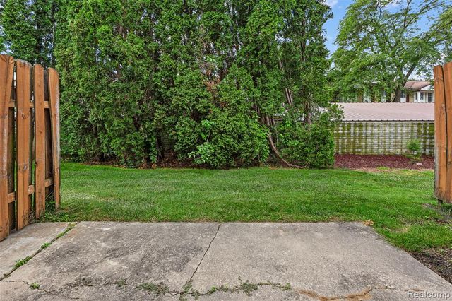 14962 El Dorado Terrace, Warren, MI 48088