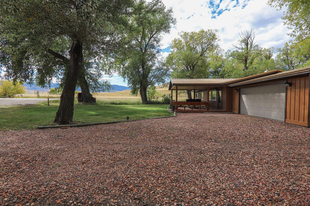 183/185 Road, Big Horn, WY 82833 photo 5
