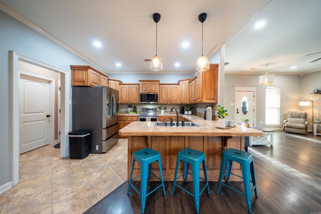 146 Pleasantwood Drive, Maumelle, AR 72113