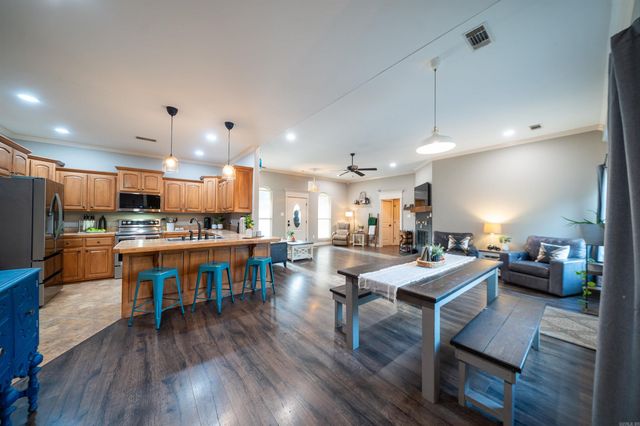 146 Pleasantwood Drive, Maumelle, AR 72113