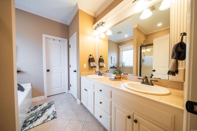 146 Pleasantwood Drive, Maumelle, AR 72113