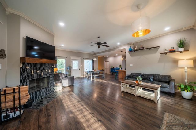 146 Pleasantwood Drive, Maumelle, AR 72113