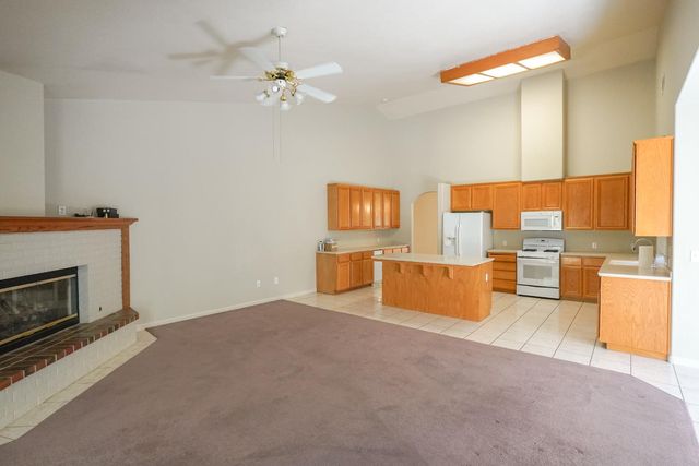 6625 River Mesa Dr, Riverbank, CA 95367