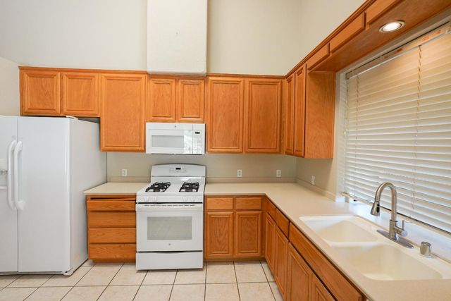 6625 River Mesa Dr, Riverbank, CA 95367